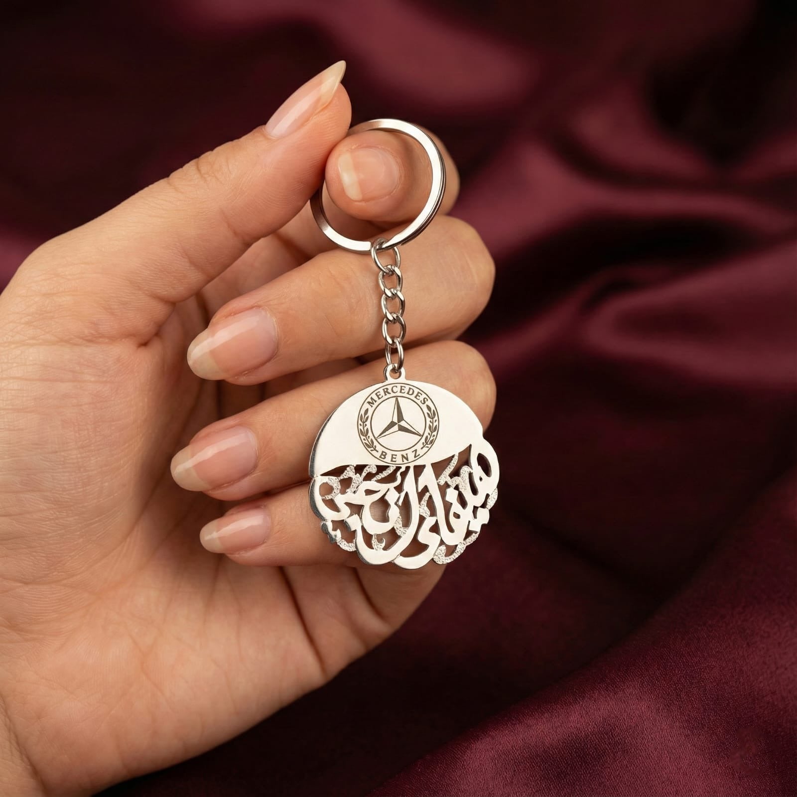 تعليقة مفتاح مع لوغو السيارة والاسم