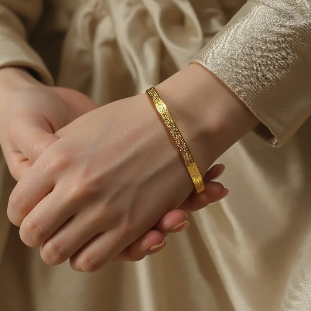 سوار "آية الكرسي" الذهبي – أناقة تفيض بالسكينة